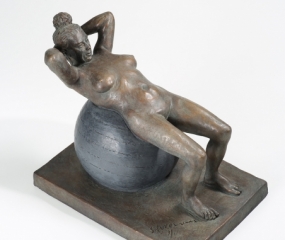 Girl-On-Balance-Ball-Sculpture01